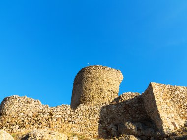 Eski kalenin Kırım mounta üstüne çökmekte kalıntıları