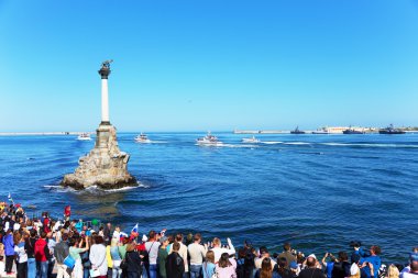 Sevastopol, Crimea - 9 Mayıs 2015: Zafer gününde 9 Mayıs 2015, Sevastopol 70 yıldönümü onuruna sahildeki Parade