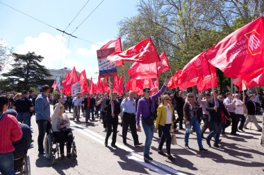 Sevastopol, Crimea - 9 Mayıs 2015: Zafer Bayramı, 9 Mayıs 2015, Sivastopol 70 yıldönümü onuruna tören sütunlarda insanlar