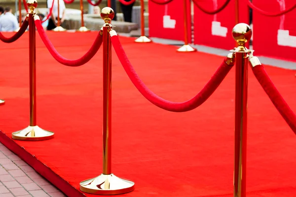 Modo per il successo sul tappeto rosso (corda barriera ) — Foto Stock
