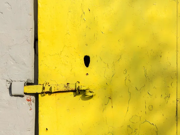 Vintage metal latch on the door painted with yellow paint. Creat — Stock Photo, Image