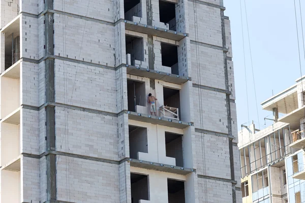 Odessa - 8 September: fasad värmeisolering fungerar med stopp — Stockfoto