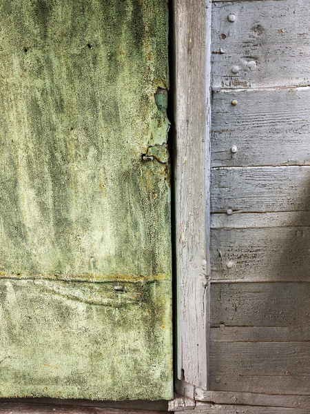 Fondo Texturizado Agrietado Pintura Verde Una Vieja Puerta Metal Superficie —  Fotos de Stock