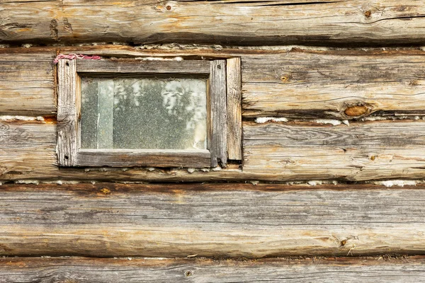 Old window on the old wooden wall, textured background — Φωτογραφία Αρχείου