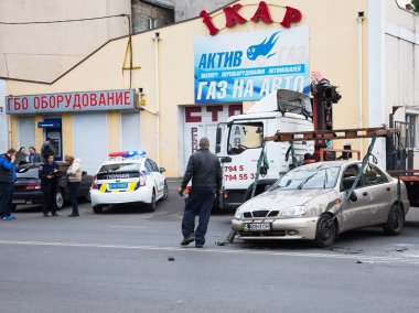 Odessa, Ukrayna - 24 Ekim 2015: araba hauler alır sonra bir