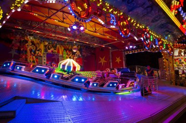 Odessa, Ukrayna - 12 Temmuz 2015: renkli carousel ışıkları ile bir