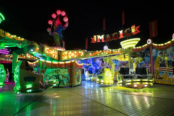 ODESSA, UCRÂNIA - JULHO 12, 2015: carrossel colorido com luzes a — Fotografia de Stock