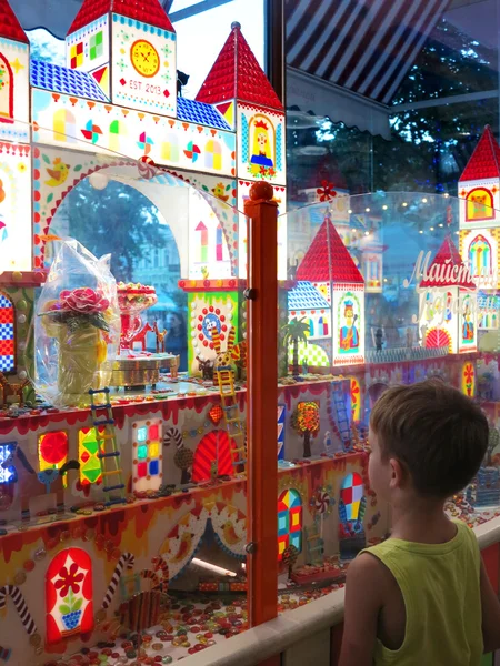 ODESSA, UKRAINE - JULY 12, 2015: A boy looks at the illuminated — Stock Photo, Image