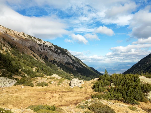 Autentické krajinou plnou skalních Pyrenejí. Bansko, Bul — Stock fotografie