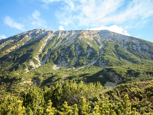 Piękny autentyczne skalistego krajobrazu Pirenejów. Bansko, Bul — Zdjęcie stockowe