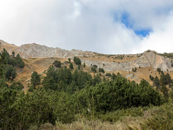 Autentické krajinou plnou skalních Pyrenejí. Bansko, Bul — Stock fotografie