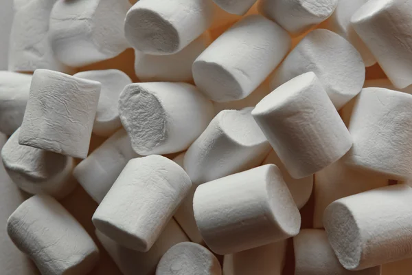 Pequenos marshmallows bonitos espalhados — Fotografia de Stock