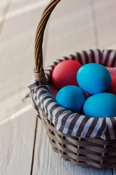 Ovos de páscoa multicoloridos — Fotografia de Stock