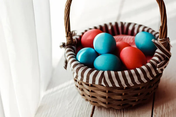 Ovos de páscoa multicoloridos — Fotografia de Stock
