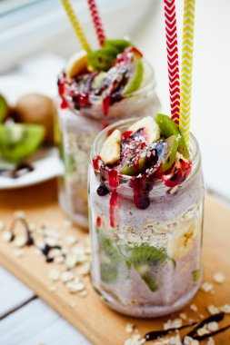 Sağlıklı kahvaltı gece yulaf