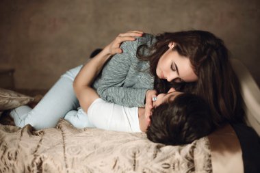 yatakta güzel Çift