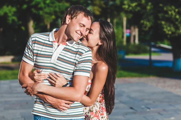 Sourire beau couple — Photo