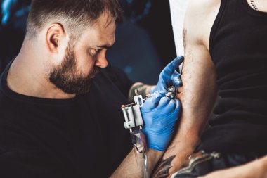 Ana dövme sanatçısı