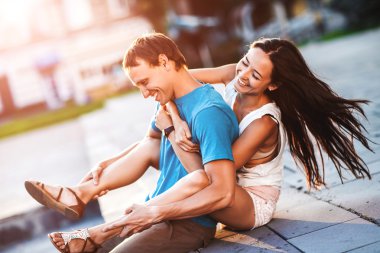 Aşık güzel bir çift.