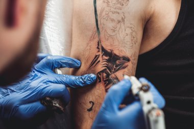 Ana dövme sanatçısı