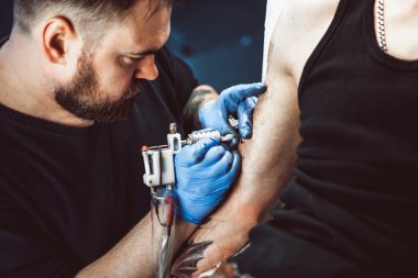 Ana dövme sanatçısı