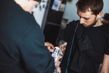 Ana dövme sanatçısı