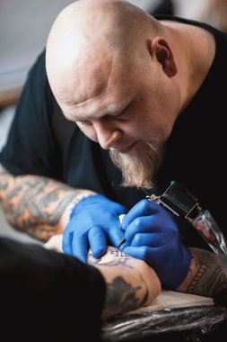 Ana dövme sanatçısı