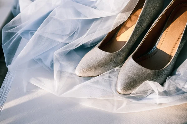 Beautiful silver wedding shoes — Stock Photo, Image