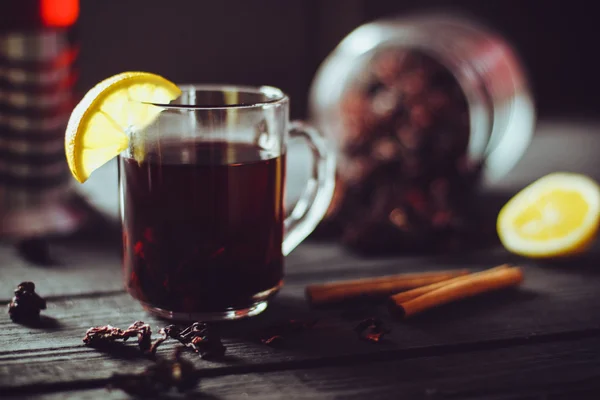 Une tasse de thé Hibiscus — Photo