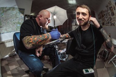 Ana dövme sanatçısı