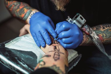 Ana dövme sanatçısı