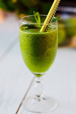 sağlıklı yeşil smoothie