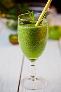 sağlıklı yeşil smoothie