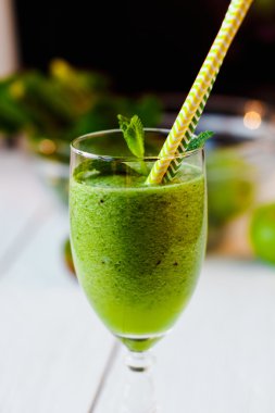 sağlıklı yeşil smoothie