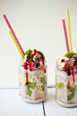 Sağlıklı kahvaltı gece yulaf