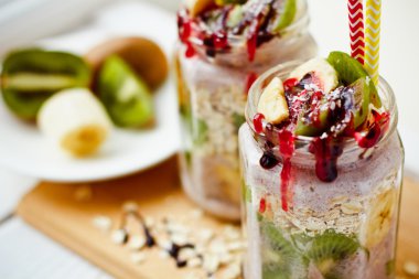 Sağlıklı kahvaltı gece yulaf