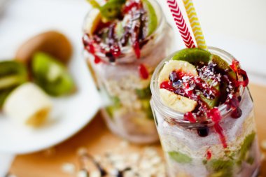 Sağlıklı kahvaltı gece yulaf