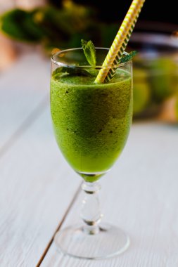 sağlıklı yeşil smoothie
