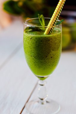 sağlıklı yeşil smoothie