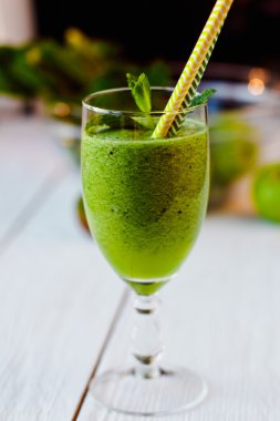 sağlıklı yeşil smoothie