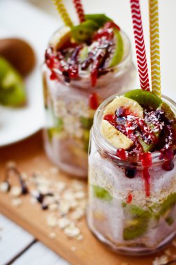 Sağlıklı kahvaltı gece yulaf