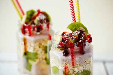 Sağlıklı kahvaltı gece yulaf