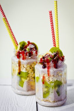 Sağlıklı kahvaltı gece yulaf