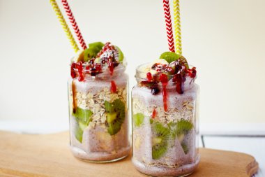 Sağlıklı kahvaltı gece yulaf