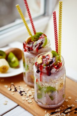 Sağlıklı kahvaltı gece yulaf