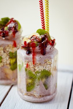 Sağlıklı kahvaltı gece yulaf