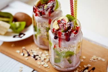 Sağlıklı kahvaltı gece yulaf