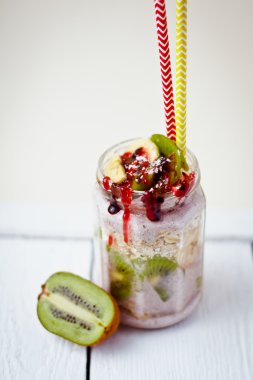 Sağlıklı kahvaltı gece yulaf