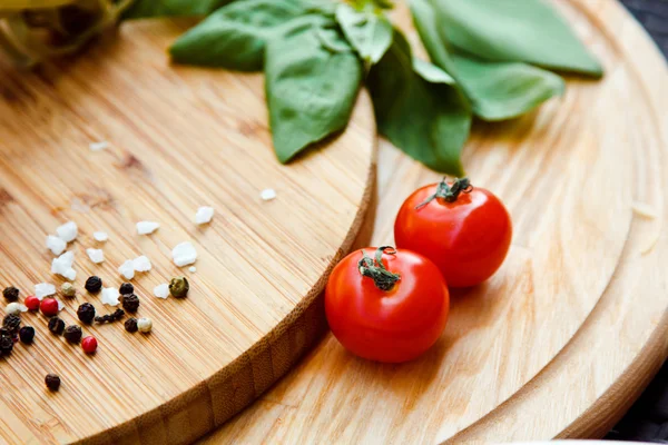 Tomates y espaguetis frescos — Foto de Stock