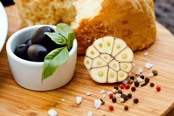 Fresh bread and black olives — Stock Photo, Image